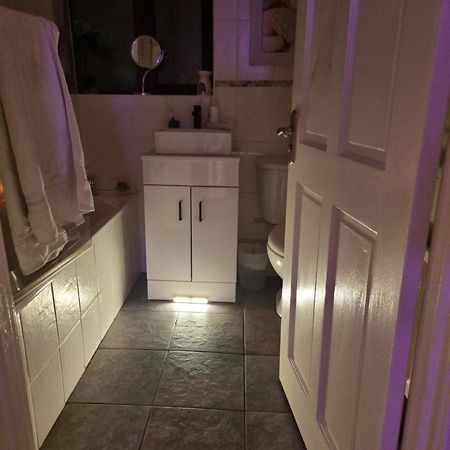 Spacious House City Skyline And Mountain Views Close Too Belfast Centre And Airports Free Parking Bagian luar foto
