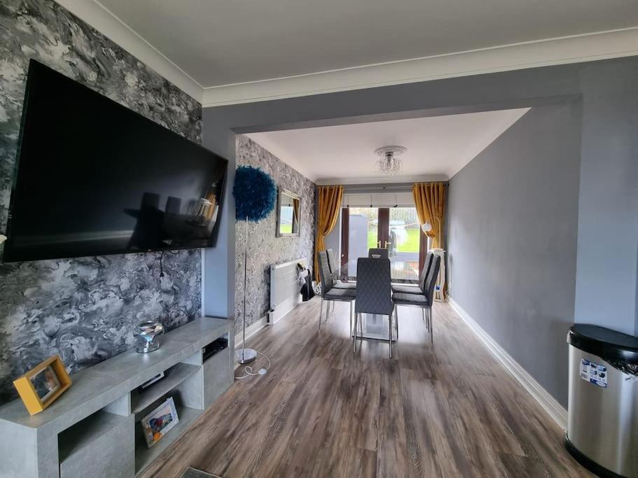 Spacious House City Skyline And Mountain Views Close Too Belfast Centre And Airports Free Parking Bagian luar foto
