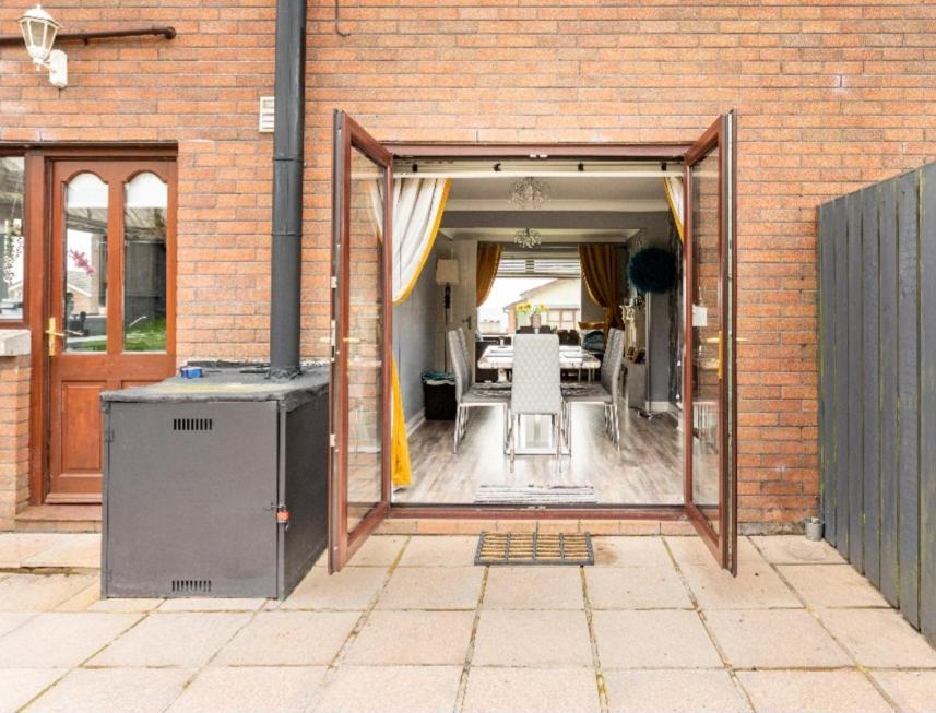 Spacious House City Skyline And Mountain Views Close Too Belfast Centre And Airports Free Parking Bagian luar foto