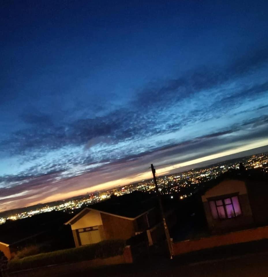 Spacious House City Skyline And Mountain Views Close Too Belfast Centre And Airports Free Parking Bagian luar foto